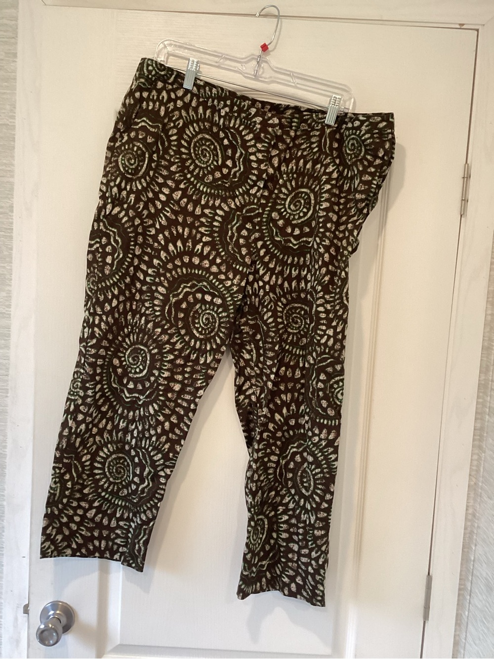 Ruby Rd. Brown womens pants with Green Spiral Print 18 EUC